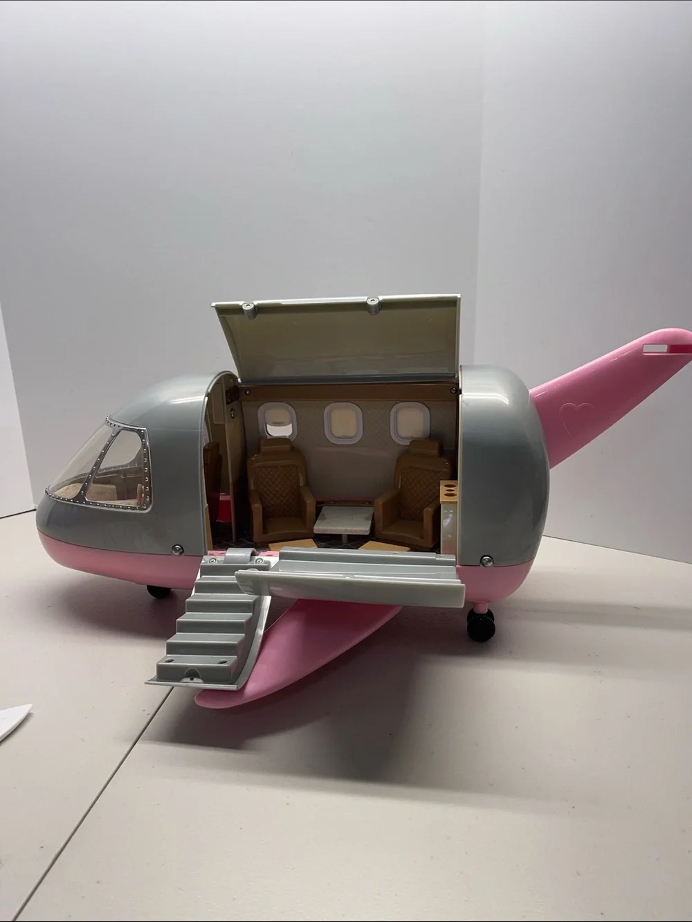 Lori luxury jets. Has some scratches. Noise is working